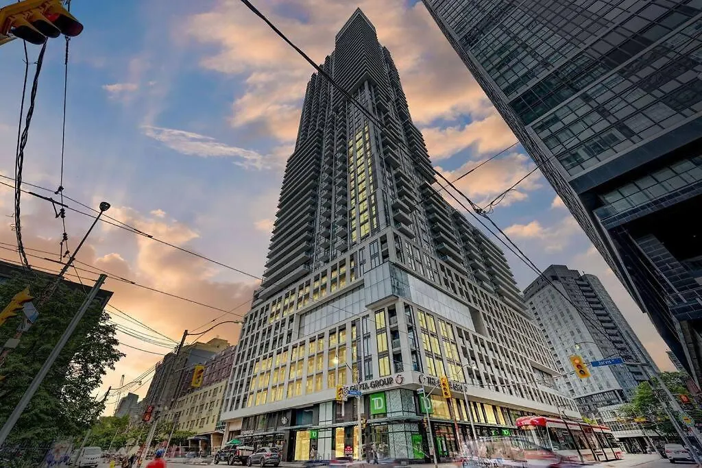 Elegant Condo Near Eaton Centre Mall Toronto Apartment